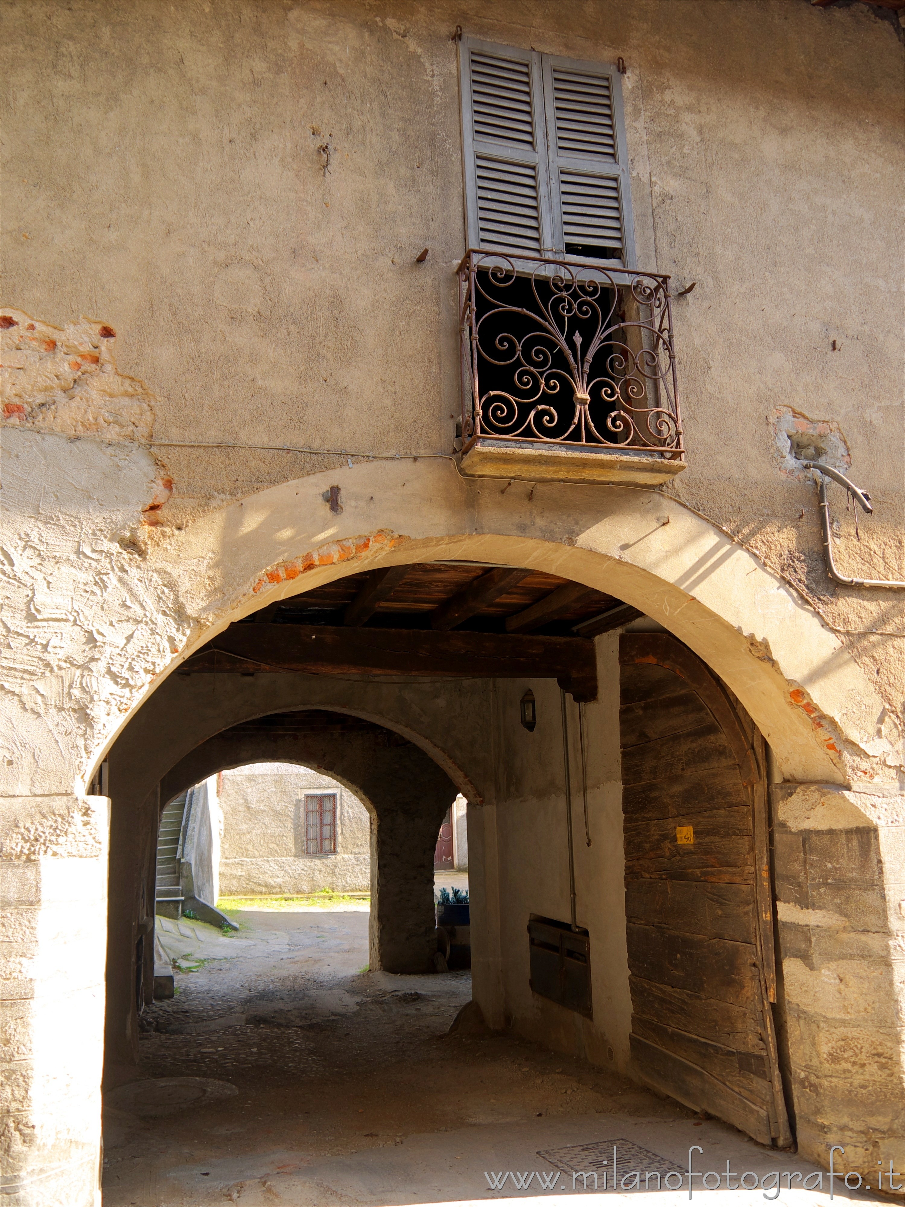 Castiglione Olona (Varese) - Voltone e balconcino 